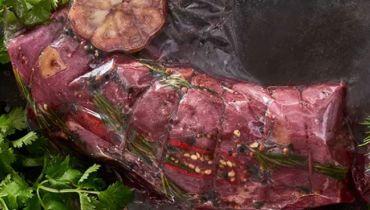 Shrink bags for cooking of meat products and delicatessen