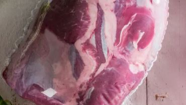 Shrink bags for meat on bone, and products with sharp edges