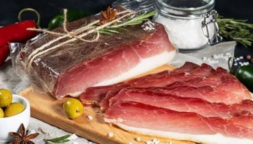 Shrink bags for packaging and maturation of meat by «wet aging» technology